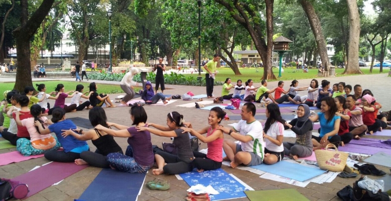 Yoga di Taman